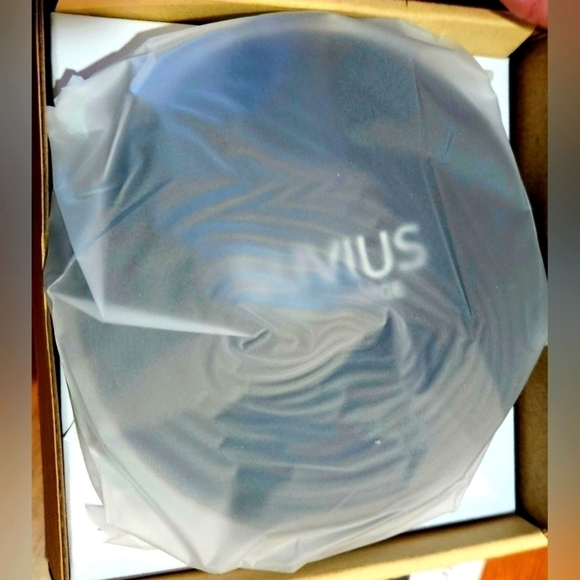 SUVIUS Fast Charge Wireless Charger - Picture 3 of 5